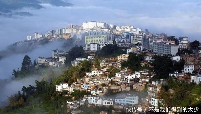 云南一座建在山上的县城，真是名副其实的山城，你没有见过吧？