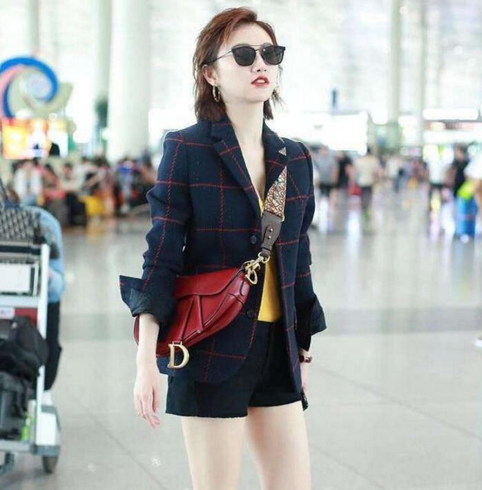 景甜真大胆!穿短裙都短到大腿根 这样的尺寸未免太不安分了