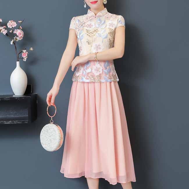 45岁老婆从没穿过旗袍，这次忍不住试了下，美得让人挪不动眼