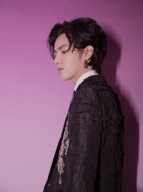 吴亦凡和鹿晗谁地位高