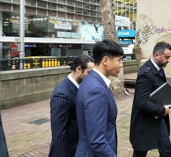 董璇正面怼网友，否认故意删除负面评论，承认过几天返回北京聚会