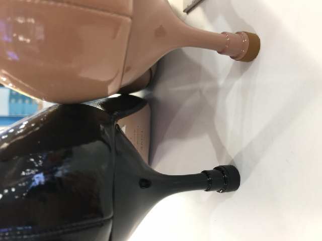 高跟鞋的跟现在都做成这样了，看来我真的是outo啦