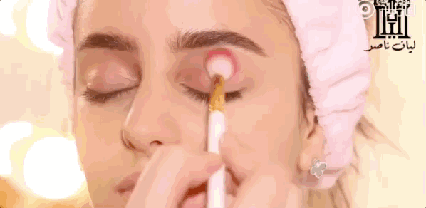 佘诗曼的玫瑰妆秦岚的包围眼线,《延禧攻略》简直是在演“美妆皇