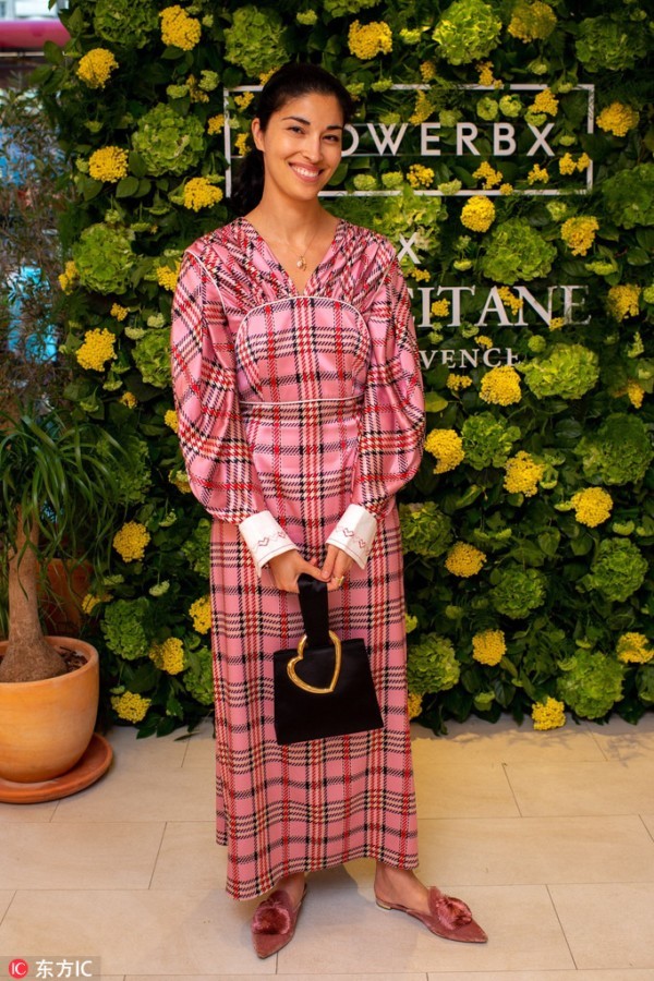 夏季都在穿得连衣裙 搭配这双鞋才能舒适又时髦