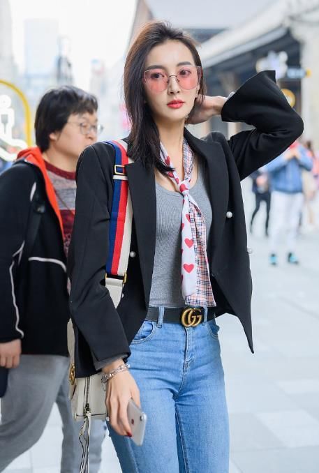  美女|性感美女媚态如风，拥有无限魅力，身材超好！