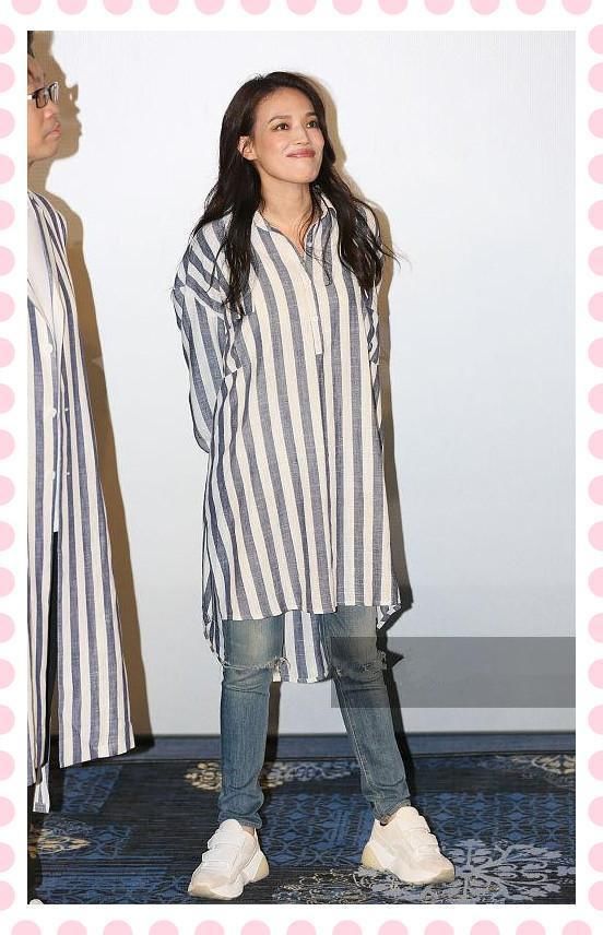 裙子里面套仔裤果然是穿搭雷区！不止关晓彤，就连舒淇也扛不住！