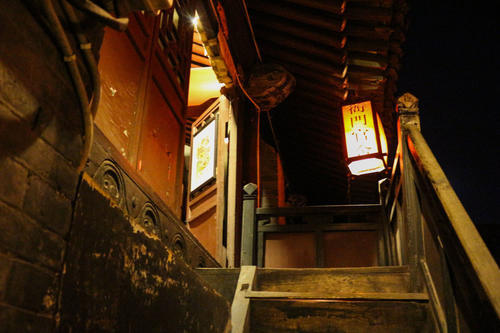 县衙隔壁的四合院，曾供衙役值班休息，如今是一座古色古香的客栈