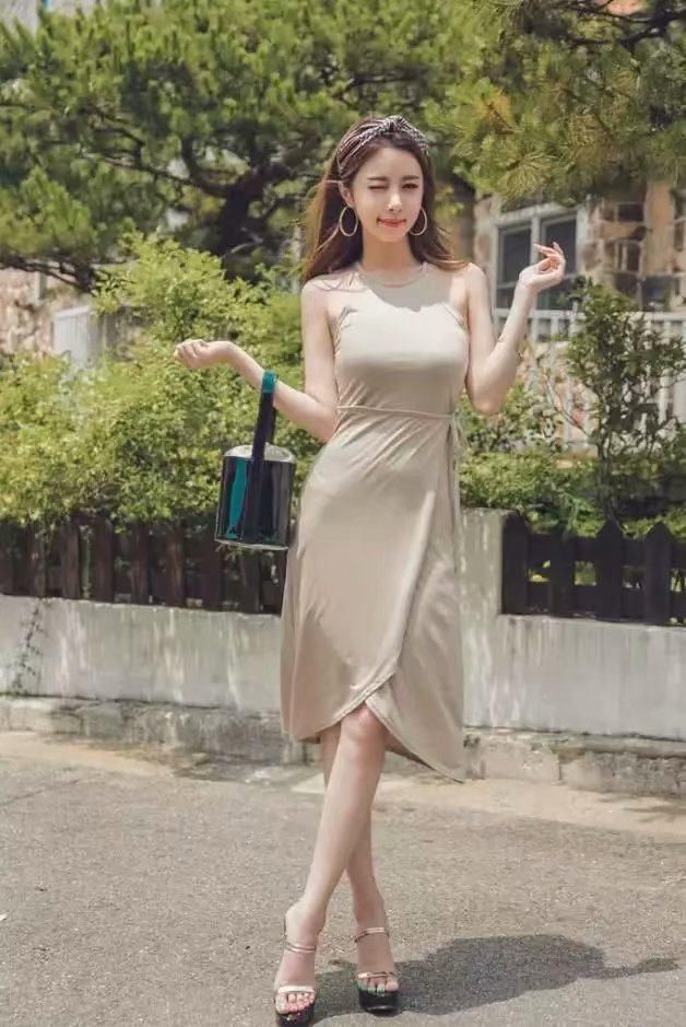 街拍:穿出高级风的漂亮小姐姐，苗条高挑楚楚动人!