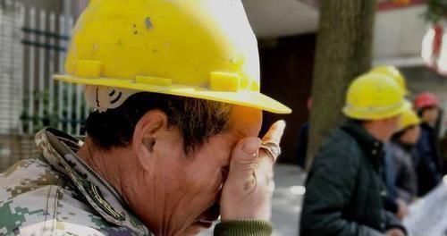  「工作」农民工进城打工，放弃月薪8000的工作，却选择漂泊务工