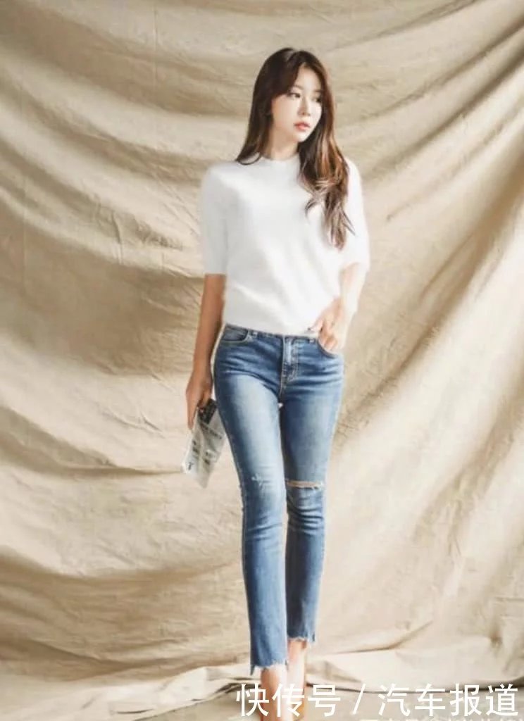 靓丽好看的牛仔裤美女，彰显潮流的气息，养眼上镜！
