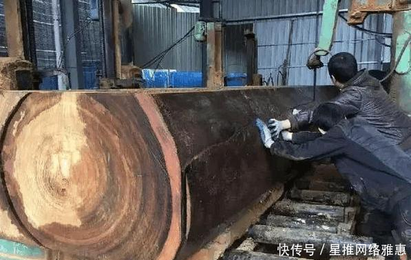  #成批#成批卡车成批运回非洲原木, 全切实木大板却引广泛质疑