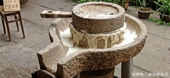  「农村」农村经常有人上门收“旧石头”，这些废弃的旧石头，用