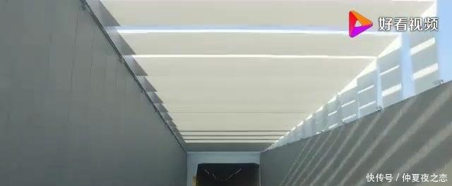 堪称我国最可怜的大桥，世界第一还没坐稳，就被另一座大桥取代！