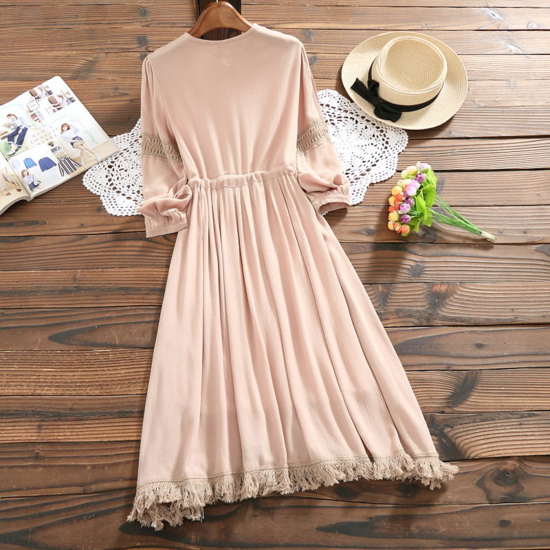 小表妹来我家,身上穿的裙子真漂亮,原来今年流行这样的,青纯美