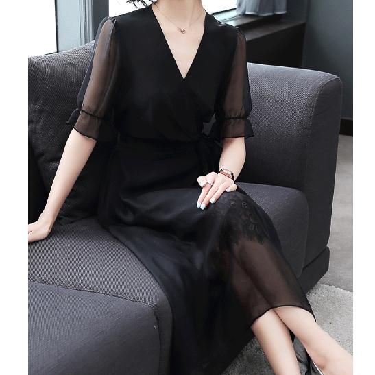 美女海边度假不同别人一样穿泳衣!一袭性感沙滩裙,让人神魂颠倒