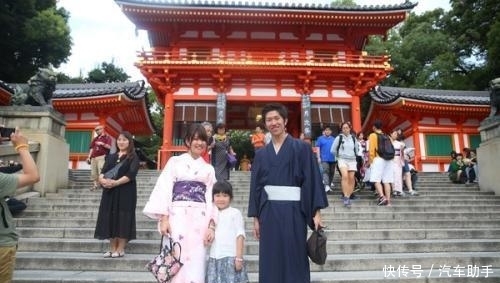 日本游客在中国旅游时,都会买什么样的特产?导游:主要有3样!