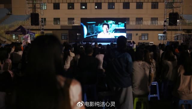 毕志飞对《逐梦演艺圈》网络盛传的九大谣言辟谣称并没有碰瓷豆瓣