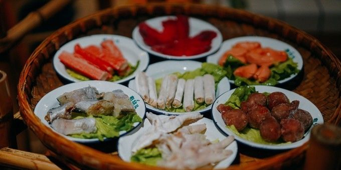 『饭点』成都最接地气的火锅,装修很市井,每到饭点排队的人很多