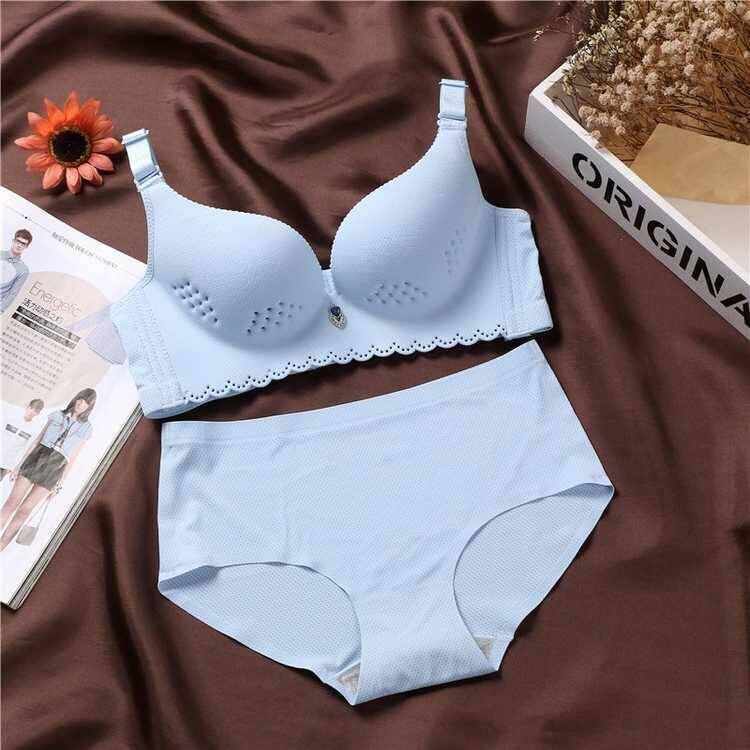 胸不大的女人!新款文胸上市，深V聚拢收副乳，怎么穿都时尚有范