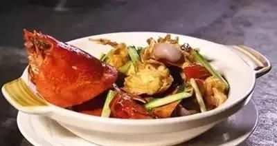  沥干油分■八道新派粤菜，用料广泛、手艺精湛