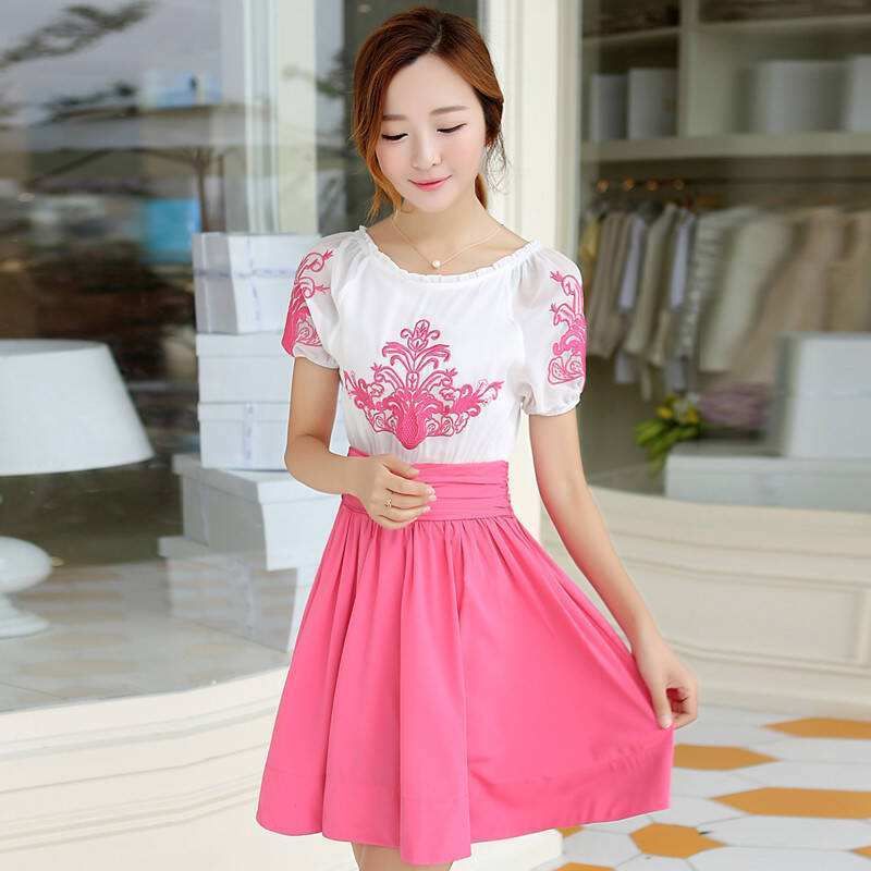 驾驭不好粉裙子?是你不会穿，那就试着换一双鞋子吧!