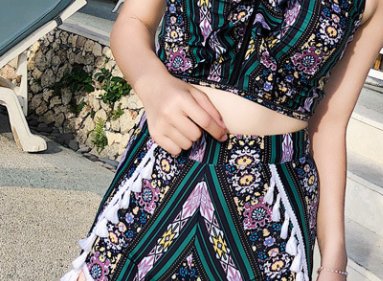 微胖女生穿“保守泳衣”太迷人，气质又美嫩，女人见了都怦然心动