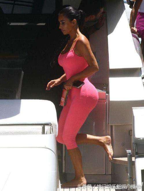卡戴珊美炸了！这么紧的连体裤竟塞得下，网友：这身材逼死多少人