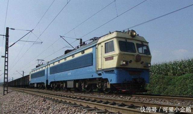 铁路线旁边写的“禁止双弓”是什么意思? 答案和你想的不一样