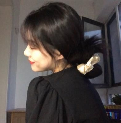  长时间熬夜@女生皮肤为什么总是白不起来，改掉这3种习惯，早晚白到会发光！