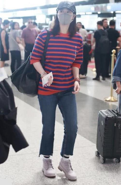 蒋欣穿直筒裤与辣妈霍思燕撞衫，居然一点儿没输！重回颜值巅峰