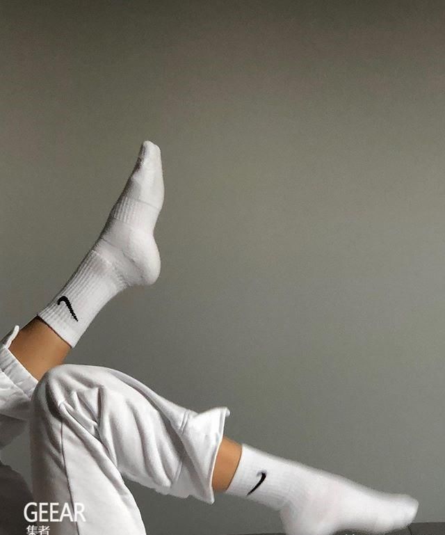  『Nike』追潮流不用花大钱：Nike这对普通运动袜受到潮人热捧！
