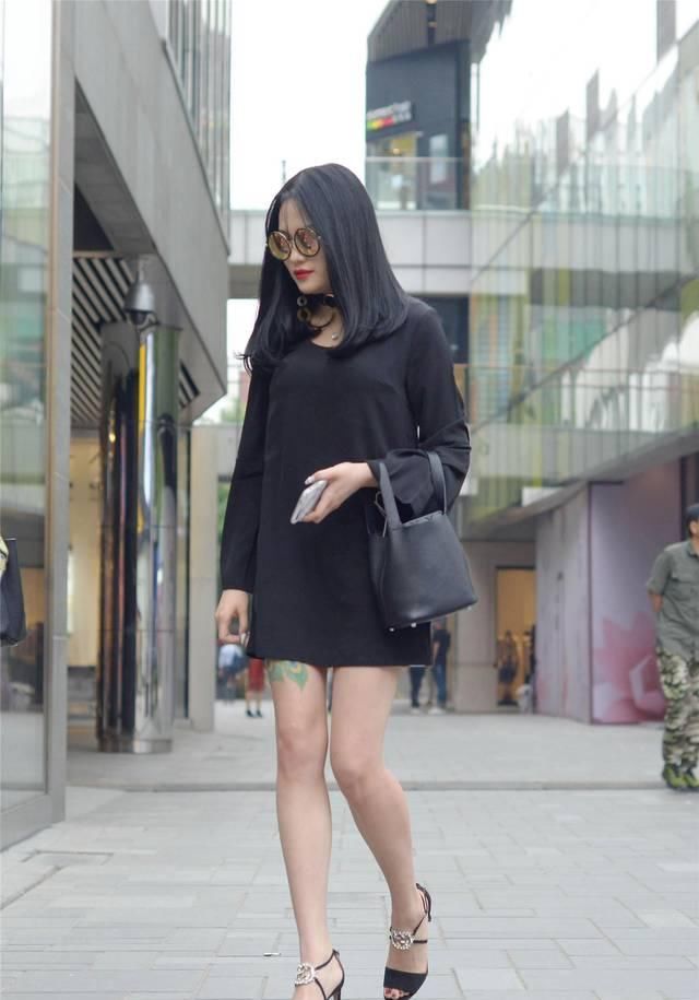  『搭配出』闺蜜一起逛街，穿不穿高跟鞋，真的是两个样子