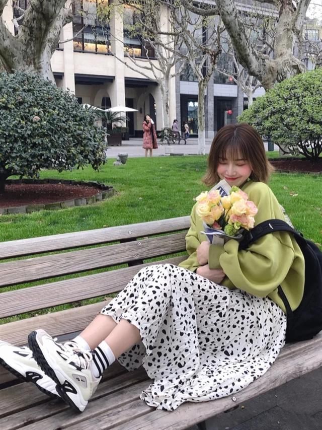 #亮眼#听说今年“牛油果色”很流行？这几款单品穿起来，既清新又亮眼