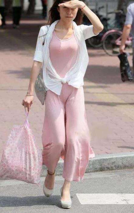 街拍: 我跟妈妈说想娶图3做老婆, 妈妈却跟我说图5更好!