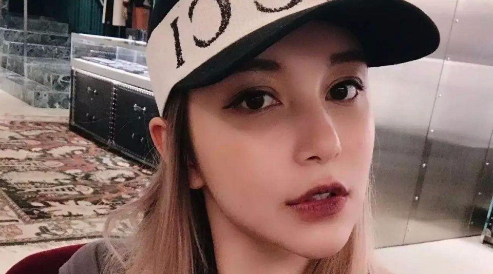 李雨桐抑郁症加重，母亲守她如看三岁小孩?网友:自导自演的戏精