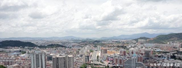 广东东莞一个镇, 三面被深圳包围, 地理位置优越