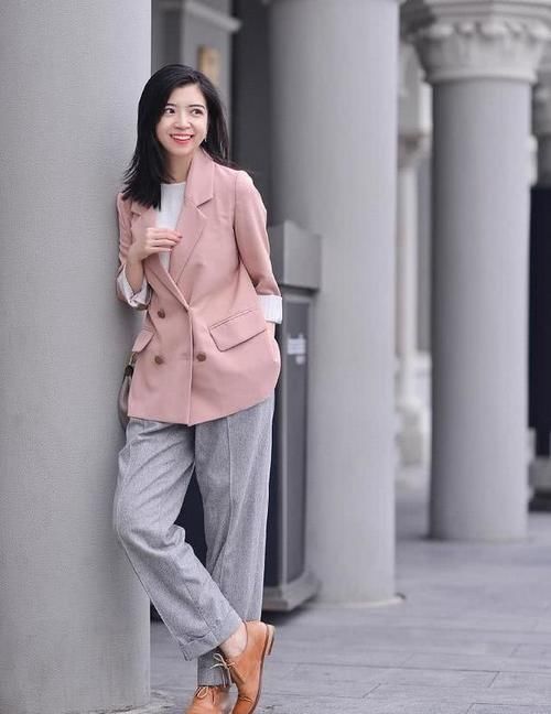  「气质」穿西装下面别老配高跟鞋，很累！学学三木的“新颖”穿法，好看炸