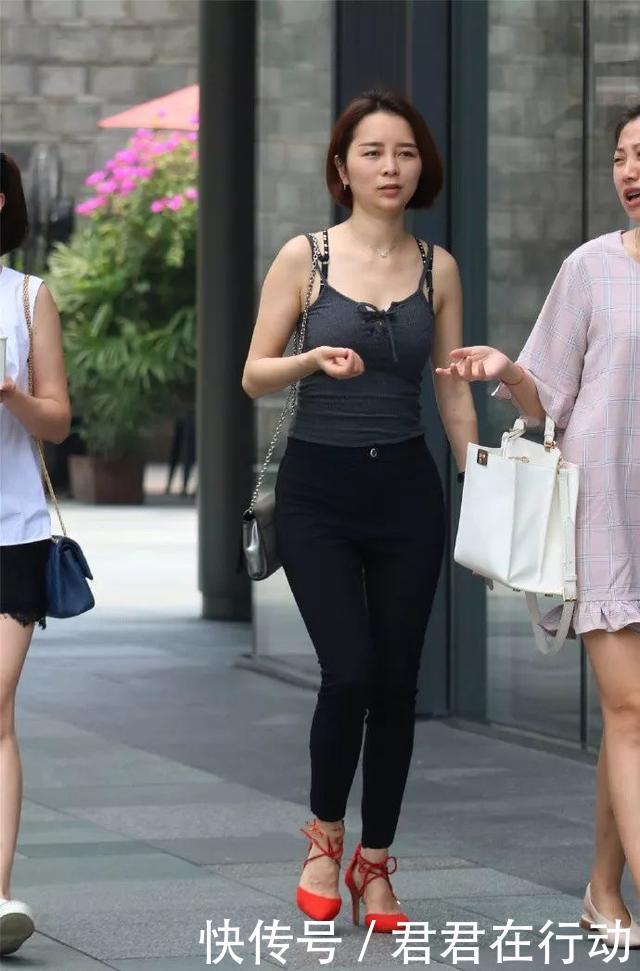  #得不到#街拍穿搭得不到安全感，所以我把自由还给你