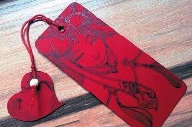 『吊牌』衣服上的“吊牌”别再乱扔了,放在家里妙用很多,后悔知道晚了