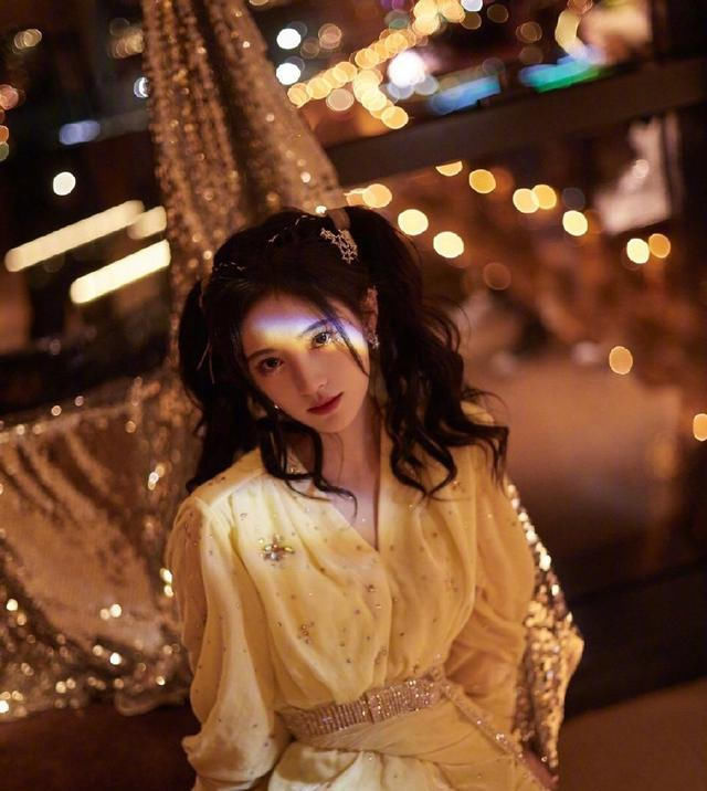  「女生」女生秋冬扎马尾,不要犯这3个“错误”!否则增高发际线还显老