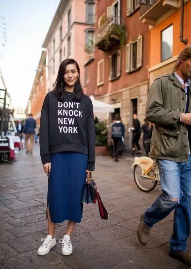 胸大妹子心里苦：背个包勒出东非大裂谷