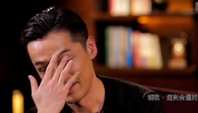 坑爹明星经纪人：胡歌遭冒签协议，赵丽颖被泼黑水，她被骗财骗色