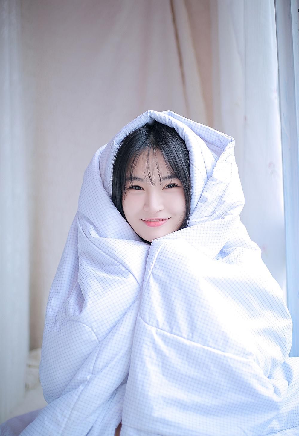 白衬衣美女妩媚风情惹火性感写真