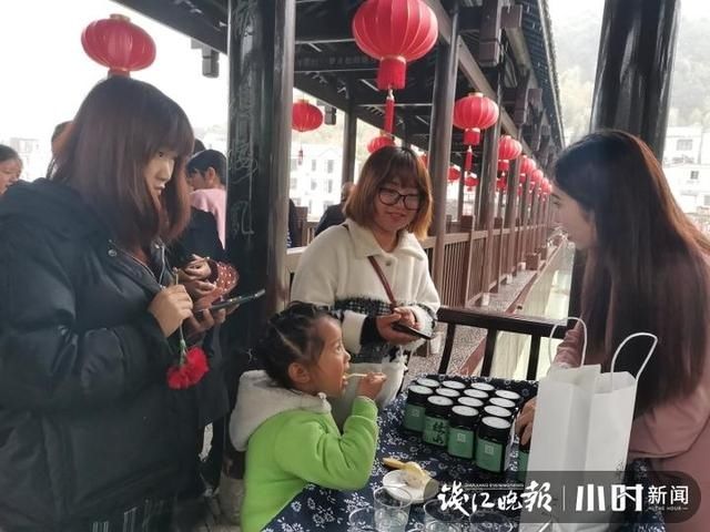  『一扫而空』刚出炉的蜂蜜一扫而空，大下姜“开蜜日”三对新人见证甜蜜开箱