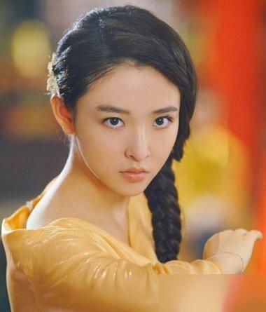 跟明星学扎独辫发型，大辫子够味儿！