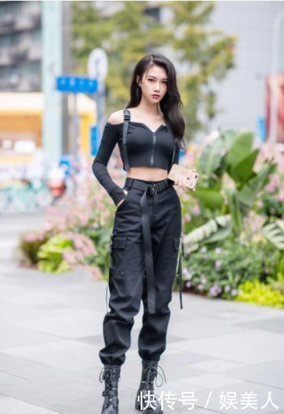 『 美女』身姿丰盈，展现精致的玲珑曲线，街拍：个性时尚的美女