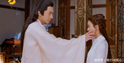 #忍不住#明星被“捏脸杀”:杨幂刘诗诗脸变形,赵丽颖的圆脸总让人忍不住