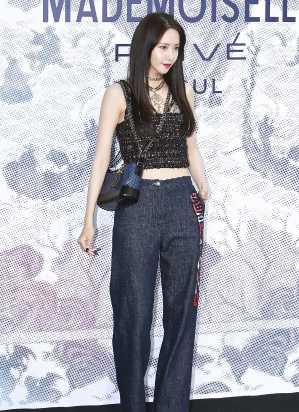 林允儿走起朋克风，又美又酷，性感小蛮腰是最大看点！