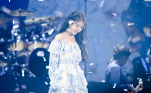  碎花：妈妈＂玩剩＂的碎花裙，竟成了90后的心头好？碎花girl准备好了吗~