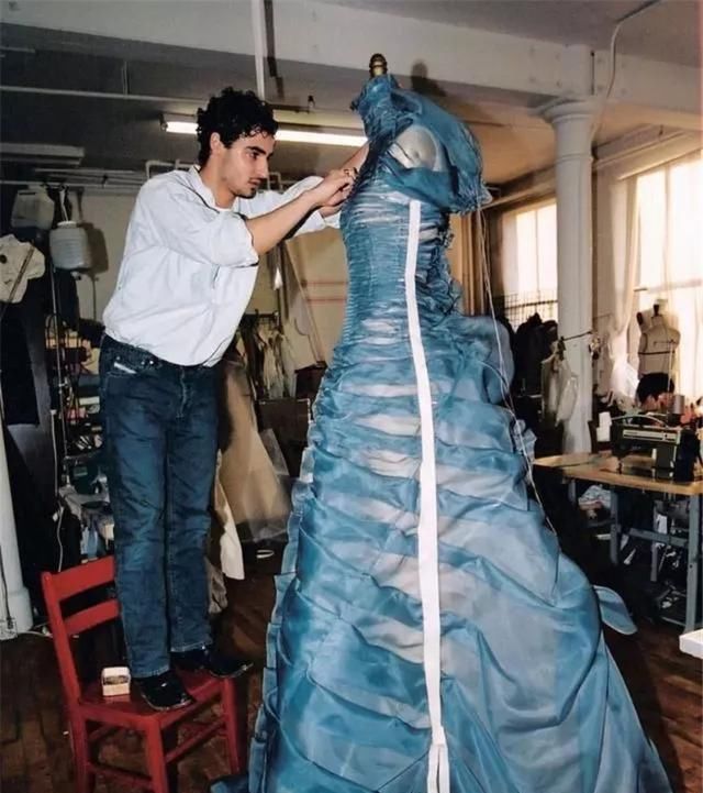  『没用』破产的辛德瑞拉Zac Posen！看来裙子再好看，人们买不起也没用